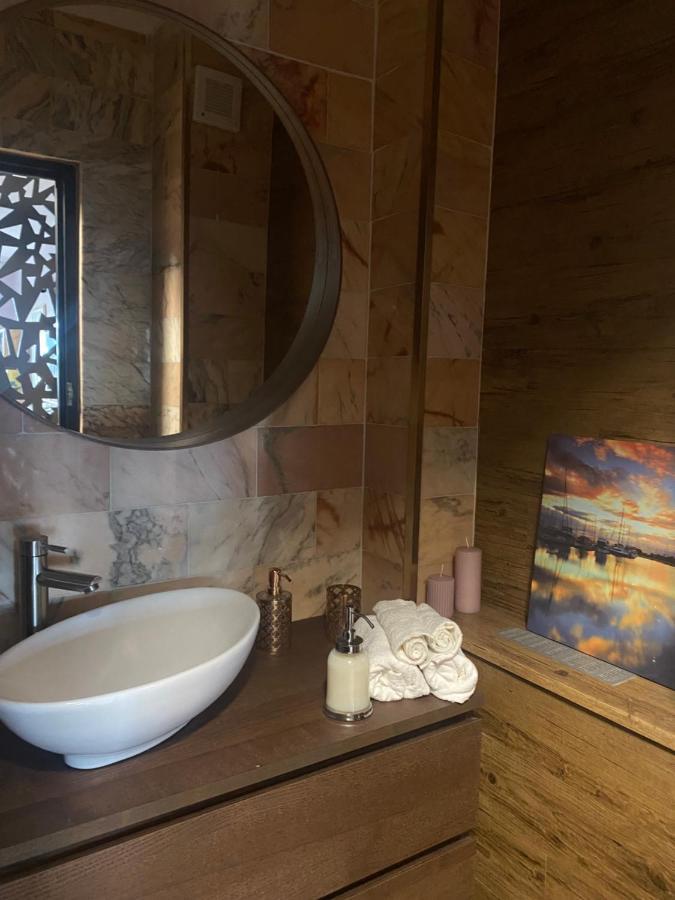 Victoriei Deluxe Suites Bucarest Esterno foto
