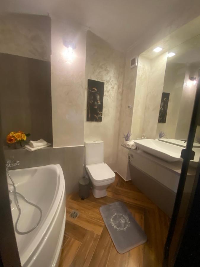 Victoriei Deluxe Suites Bucarest Esterno foto